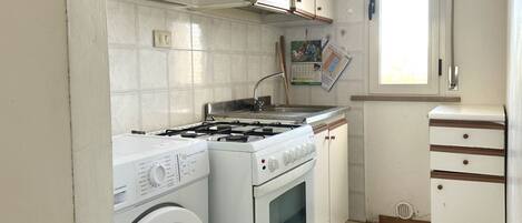 Fridge, oven