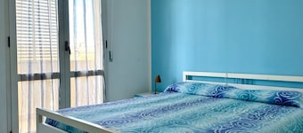 F001 - Fano, three-room apartment with porch 30m from the sea