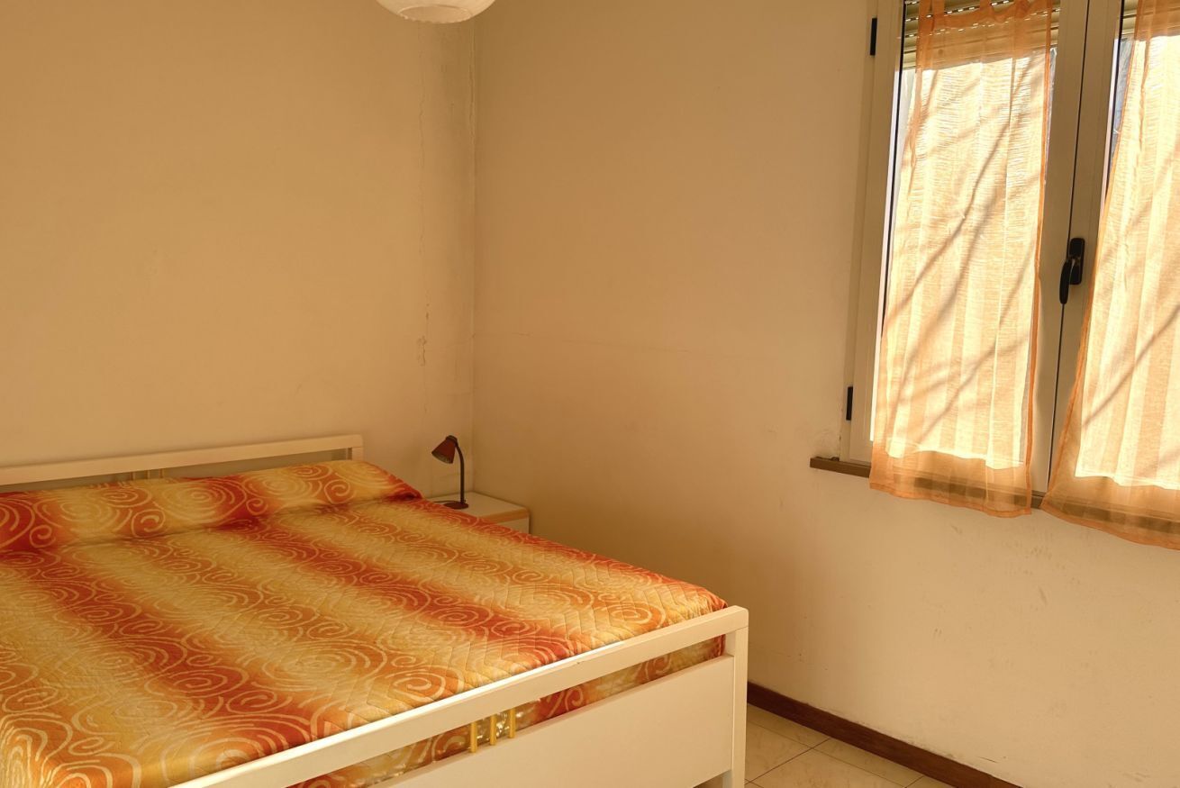 2 bedrooms, bed sheets