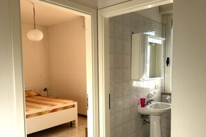 2 bedrooms, bed sheets