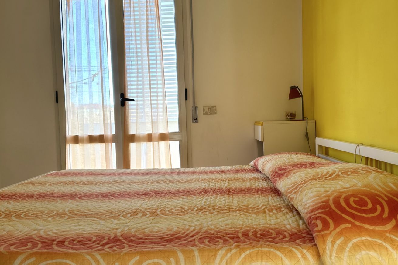 2 bedrooms, bed sheets
