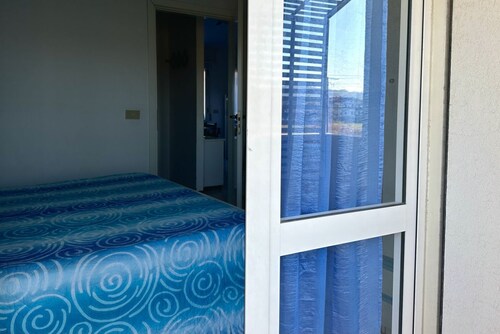 F005 - Fano, three-room apartment with small terrace 30m from the sea