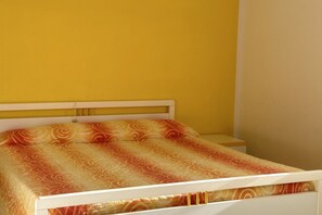 2 bedrooms, bed sheets