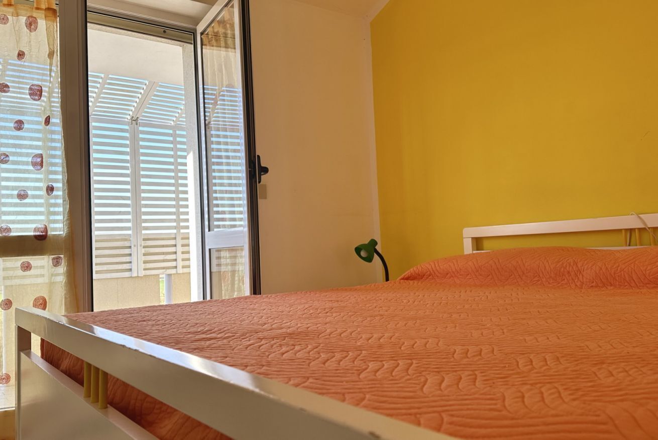 2 bedrooms, bed sheets