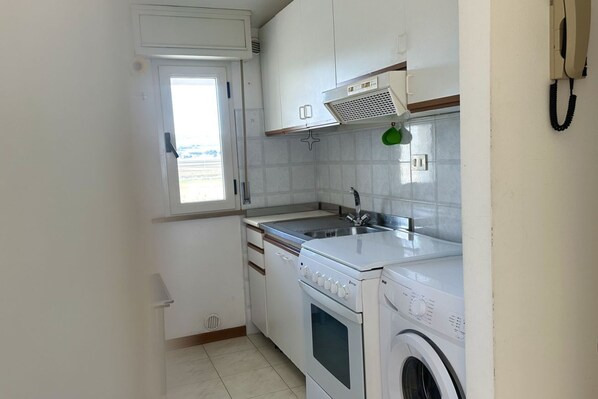 Fridge, oven