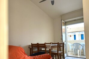 Dining - F006 - Fano, three-room apartment with small terrace 30m from the sea (Fano)