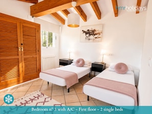 3 chambres, fer et planche à repasser, accès au Wi-Fi (inclus)