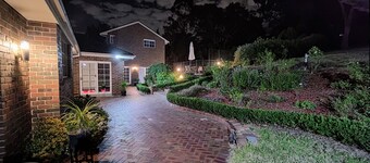 Gorgeous 4-Bedroom Home & Venue on a Mansion - an acre land with Pool & Garden