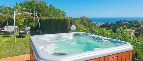 Bain à remous extérieur