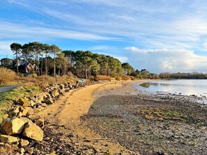 On the beach - Fleur D'ajonc - Locoal Mendon (LOCOAL MENDON)