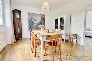 Dining - Fleur D'ajonc - Locoal Mendon (LOCOAL MENDON)