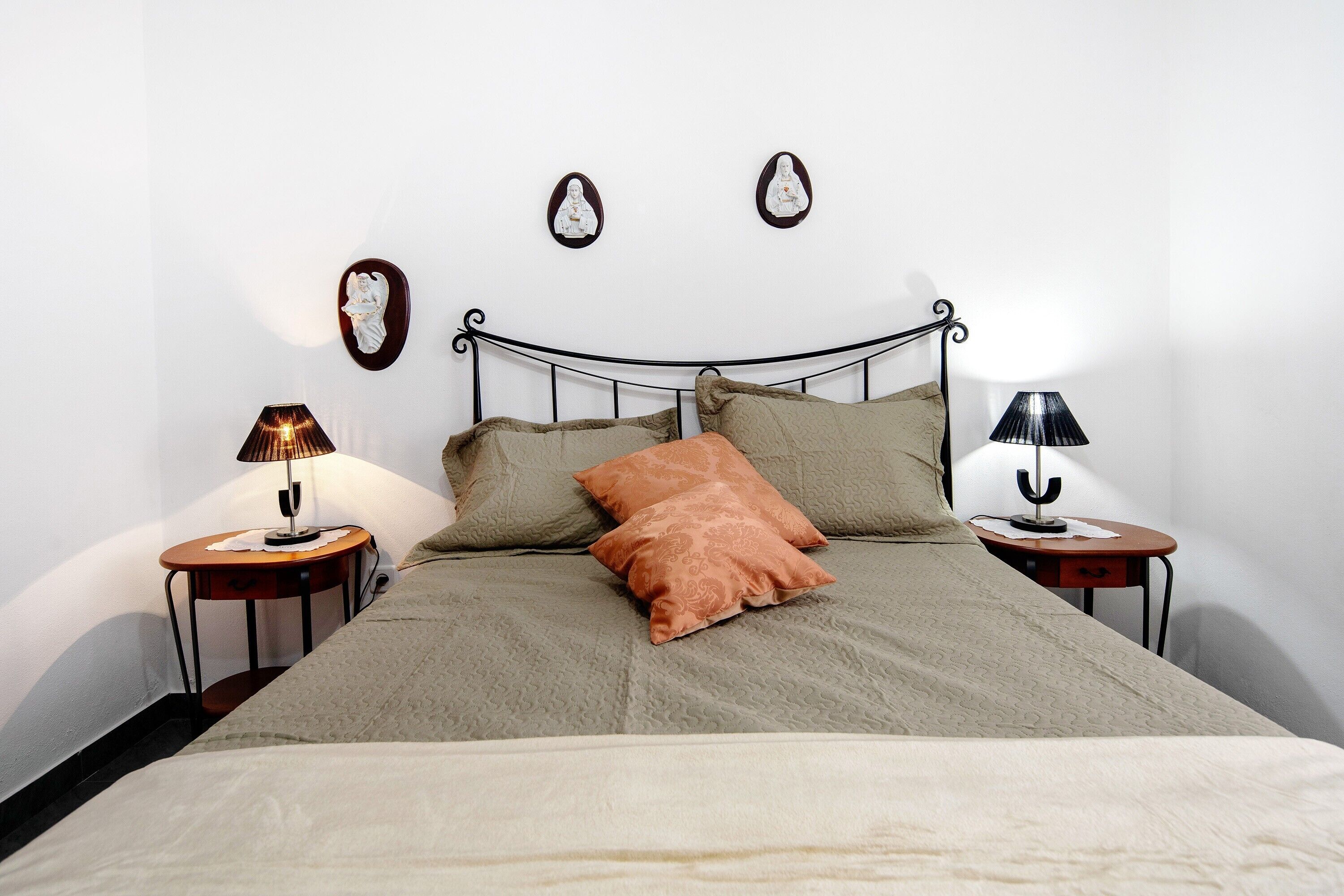 2 dormitoris, planxa i posts de planxar, wifi gratuïta i roba de llit 