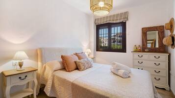 2 makuuhuonetta, silitysrauta/-lauta, ilmainen Wi-Fi, vuodevaatteet