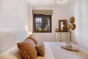 2 habitaciones, tabla de planchar con plancha y wifi gratis 