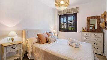 2 slaapkamers, een strijkplank/strijkijzer, gratis wifi, beddengoed