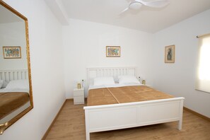 2 chambres, fer et planche à repasser, Wi-Fi gratuit, draps fournis