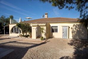 Exterior - Apartment 'Garten Und Pool' with Sea View, Wi-Fi and Air Conditioning (Mutxamel)