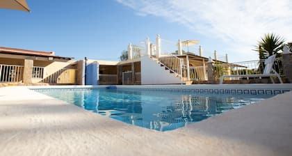 Caravan 'Mobilhome Mit Garten Und Pool' with Shared Pool, Wi-Fi and Air Conditioning