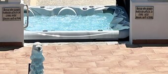 Caravan 'Mobilhome Mit Garten Und Pool' with Shared Pool, Wi-Fi and Air Conditioning