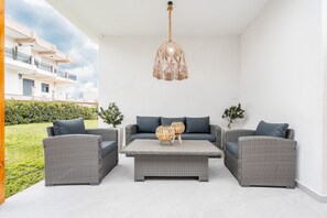 Terrace/patio - Villa "Eldorado Luxury" with Mountain View, Private Pool & Wi-Fi (?fa?t??)