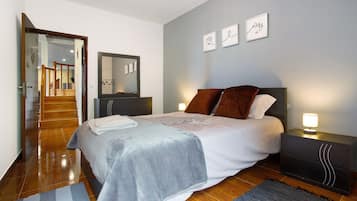 3 bedrooms, iron/ironing board, free WiFi, bed sheets