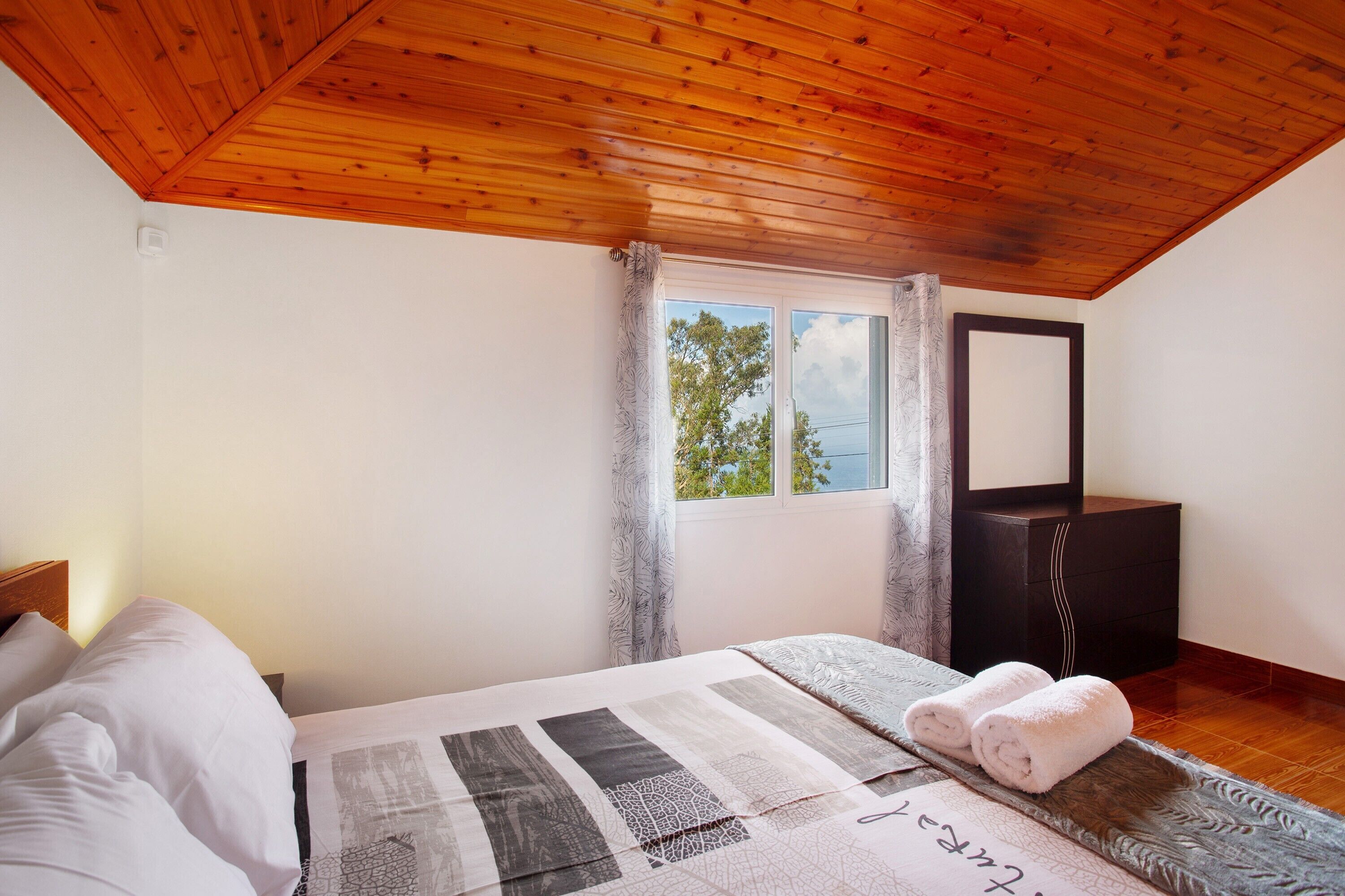 3 habitaciones, tabla de planchar con plancha y wifi gratis 