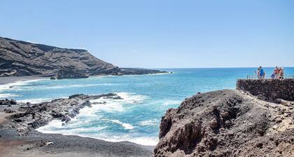 Vacation Home 'Viviendas El Pescador - Vela' with Shared Terrace and Wi-Fi
