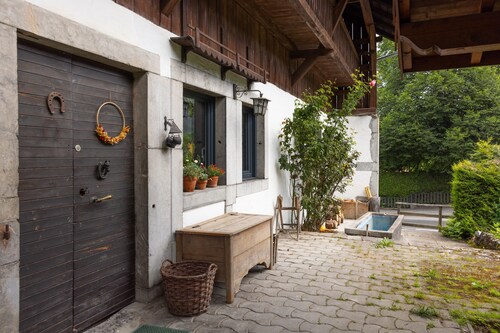 Chalet "Magnifique Aux Carroz" avec vue sur la montagne, terrasse privée et Wi-Fi