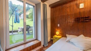 2 slaapkamers, een strijkplank/strijkijzer, gratis wifi, beddengoed