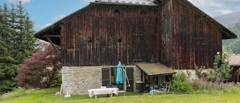 المنشأة من الخارج