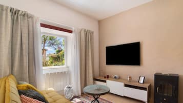 Tv, eldstad, tv-spel och dvd-spelare