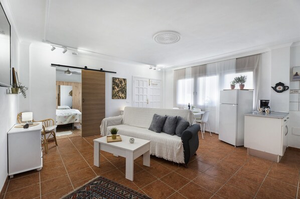 TV - 'Villa Barca' with Sea View, Private Terrace and Wi-Fi (Santa Cruz de Tenerife)