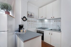 Fridge, microwave, oven, stovetop - 'Villa Barca' with Sea View, Private Terrace and Wi-Fi (Santa Cruz de Tenerife)