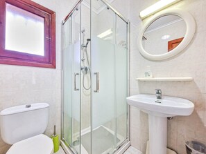 Suihku, hiustenkuivaaja, pyyhkeet