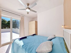 4 bedrooms, free WiFi, bed sheets - Holiday Home 'Maria' with Private Pool, Wi-Fi and Air Conditioning (Teulada)