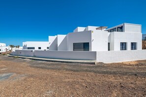 Exterior - Holiday Home 'Tritón 6' with Sea Views, Wi-Fi and Air Conditioning (La Santa)
