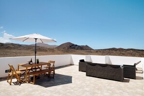 Outdoor dining - Vacation Home 'Brisa 3' with Sea View, Wi-Fi and Air Conditioning (La Santa)