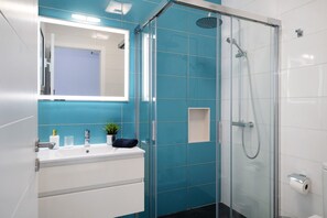 Shower, hair dryer, towels - Vacation Home 'Brisa 3' with Sea View, Wi-Fi and Air Conditioning (La Santa)