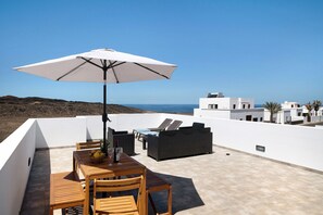 Outdoor dining - Vacation Home 'Brisa 3' with Sea View, Wi-Fi and Air Conditioning (La Santa)