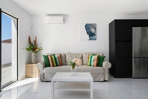 TV - Holiday Home 'Noray 2' with Sea Views, Wi-Fi and Air Conditioning (La Santa)