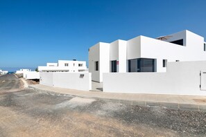 Exterior - Holiday Home 'Noray 2' with Sea Views, Wi-Fi and Air Conditioning (La Santa)