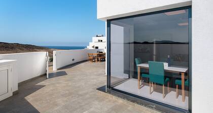 Holiday Home 'Ocean 1' with Mountain Views, Wi-Fi and Air Conditioning