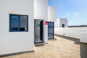 Exterior detail - Holiday Home 'Ocean 1' with Mountain Views, Wi-Fi and Air Conditioning (La Santa)