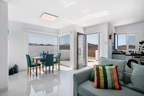 Interior - Holiday Home 'Ocean 1' with Mountain Views, Wi-Fi and Air Conditioning (La Santa)