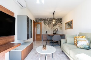 TV, DVD player - Apartment 'Oasis Mijas Centro' with Sea View, Wi-Fi and Air Conditioning (Mijas)