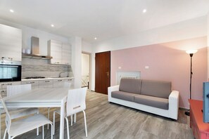 Interior - Apartment 'Peperoncino' with Balcony, Wi-Fi and Air Conditioning (Arona)