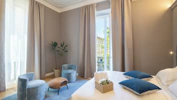 Deluxe-Doppelzimmer, Balkon | Pillowtop-Betten, Minibar, Zimmersafe, Schreibtisch