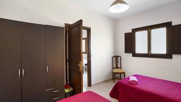 2 dormitorios, tabla de planchar con plancha, wifi gratis y ropa de cama