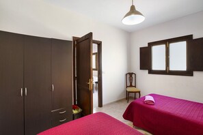 2 عدّة غرف نوم ومكواة/لوح كي وواي فاي مجانًا وملاءات أسرّة