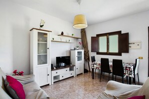 TV - Vacation Apartment 'Villa Palomino' with Mountain View, Private Terrace and Wi-Fi (Gáldar)
